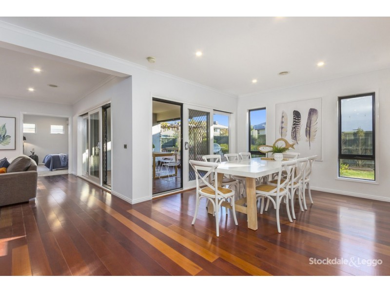 6 Binglebay Avenue, Waterways VIC 3195