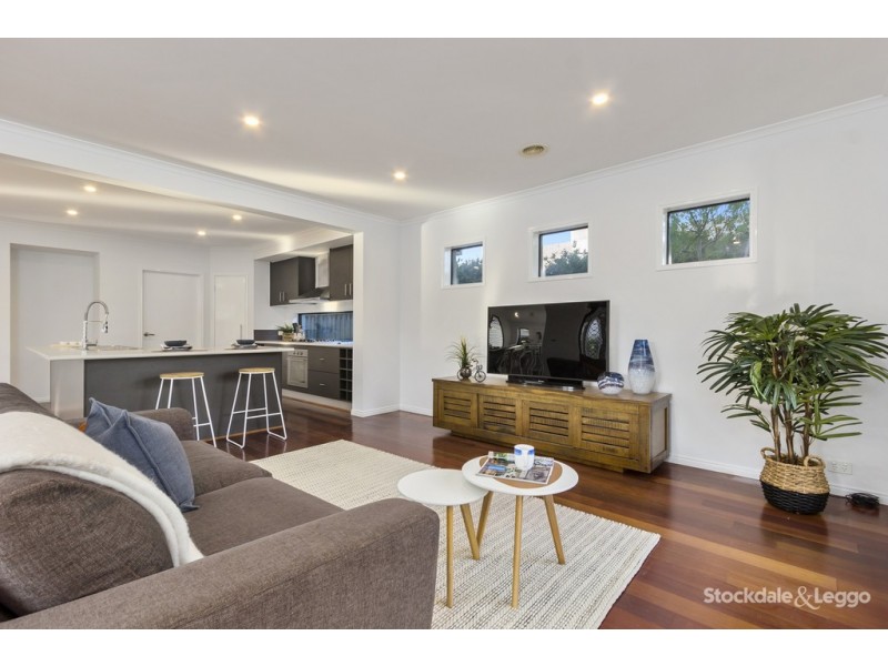 6 Binglebay Avenue, Waterways VIC 3195