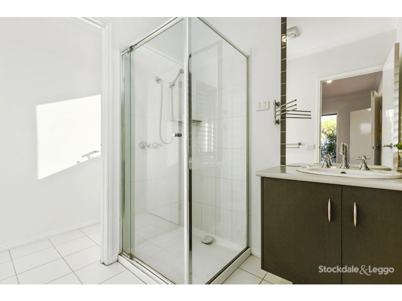 6 Binglebay Avenue, Waterways VIC 3195