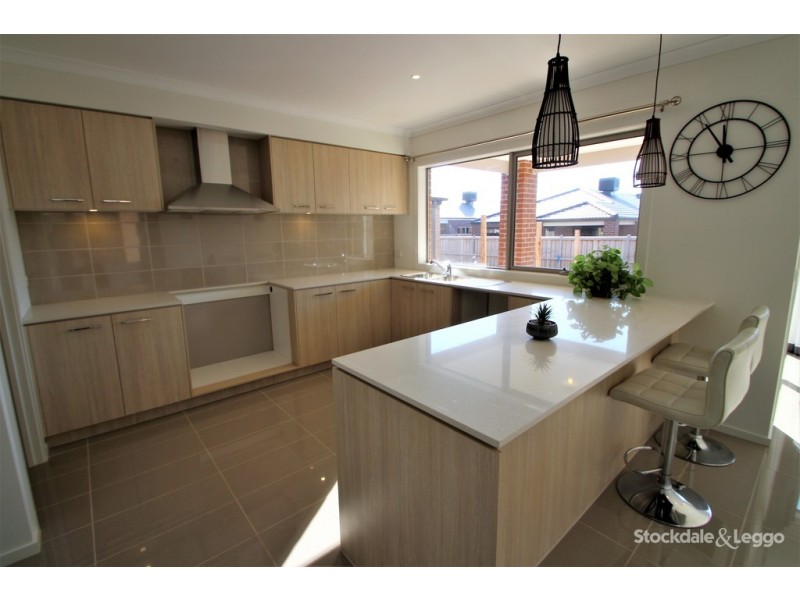 25 Kalbian Drive, Clyde North VIC 3978