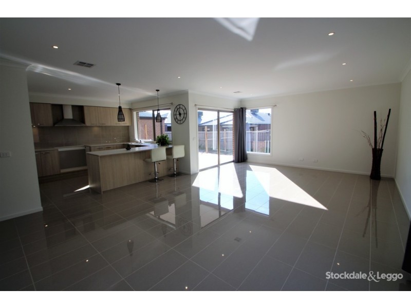 25 Kalbian Drive, Clyde North VIC 3978