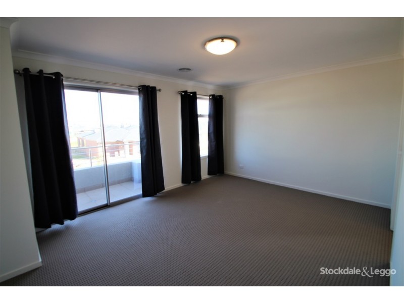 25 Kalbian Drive, Clyde North VIC 3978