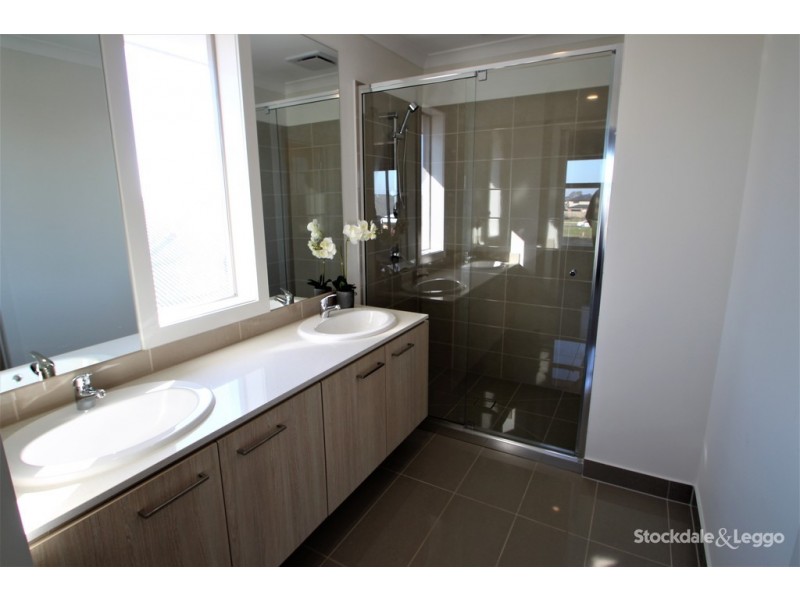 25 Kalbian Drive, Clyde North VIC 3978