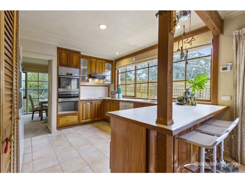 8 Boongarry Avenue, Blackburn VIC 3130