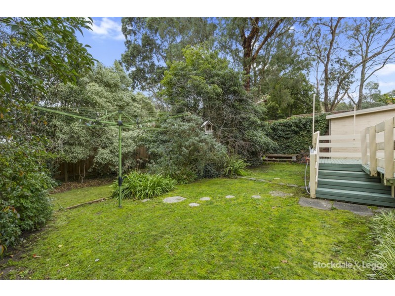 8 Boongarry Avenue, Blackburn VIC 3130