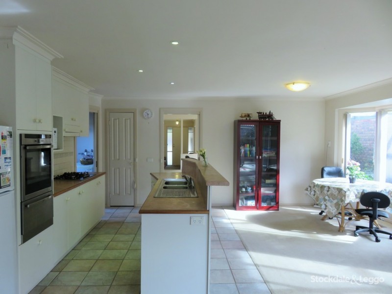 31 Bowen Crescent, Burwood East VIC 3151