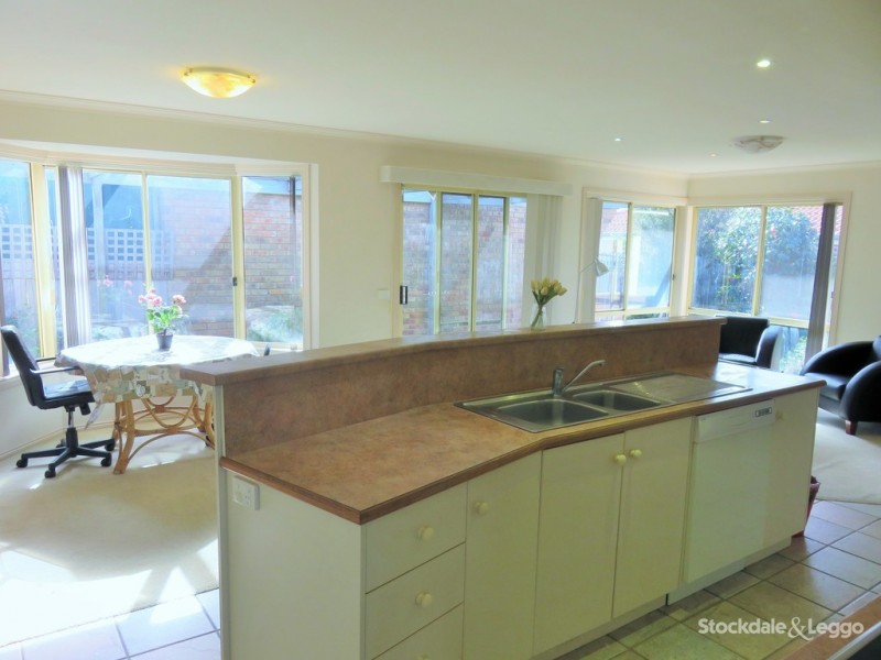 31 Bowen Crescent, Burwood East VIC 3151