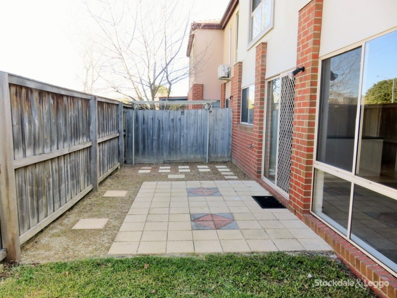 20/12 Grant Close, Berwick VIC 3806