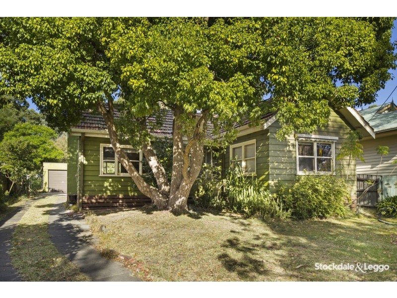 27 Pakenham Street, Blackburn VIC 3130