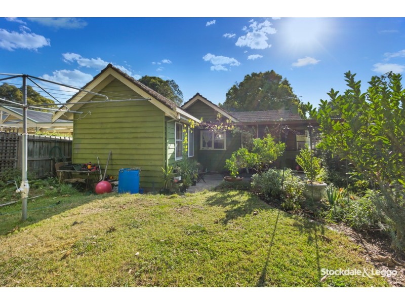 27 Pakenham Street, Blackburn VIC 3130