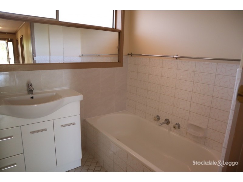 17 Sylvia Street, Blackburn South VIC 3130