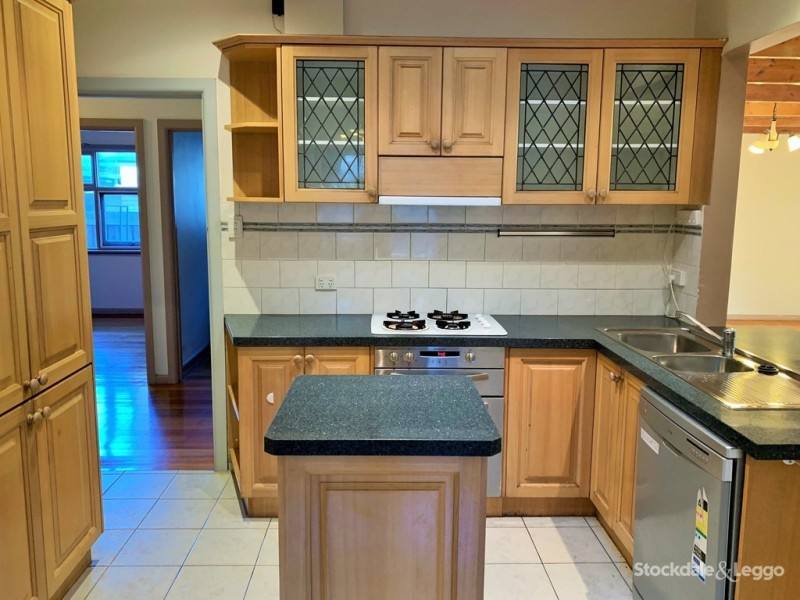 23 Lyndhurst Crescent, Box Hill North VIC 3129