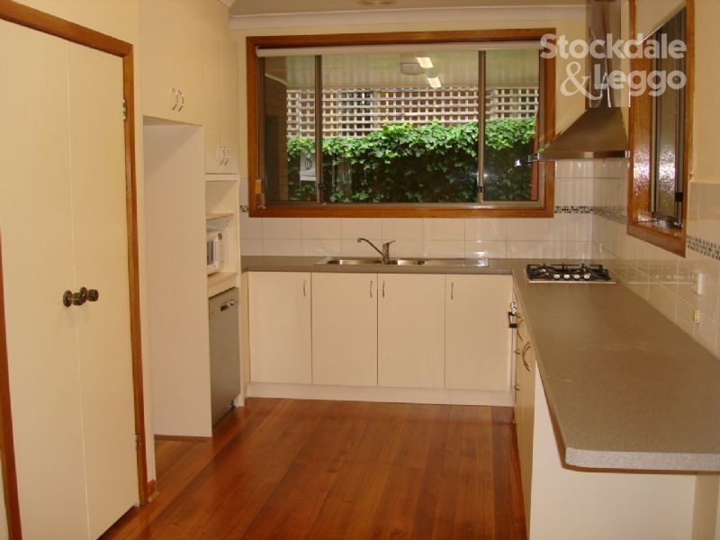 8 Crockerton Court, Blackburn South VIC 3130