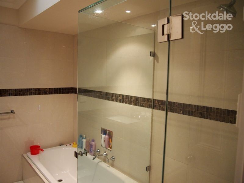 2 / 17 Lithgow Avenue, Blackburn VIC 3130