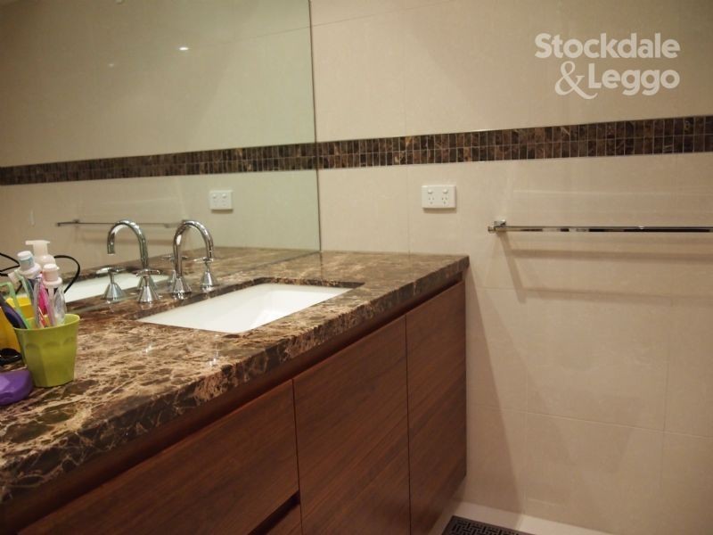 2 / 17 Lithgow Avenue, Blackburn VIC 3130