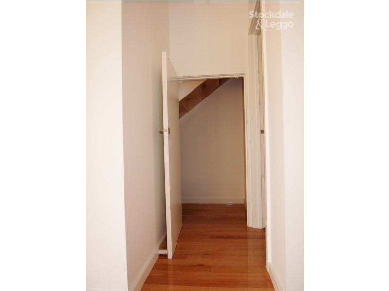 1 / 8 Edinburgh Road, Blackburn South VIC 3130