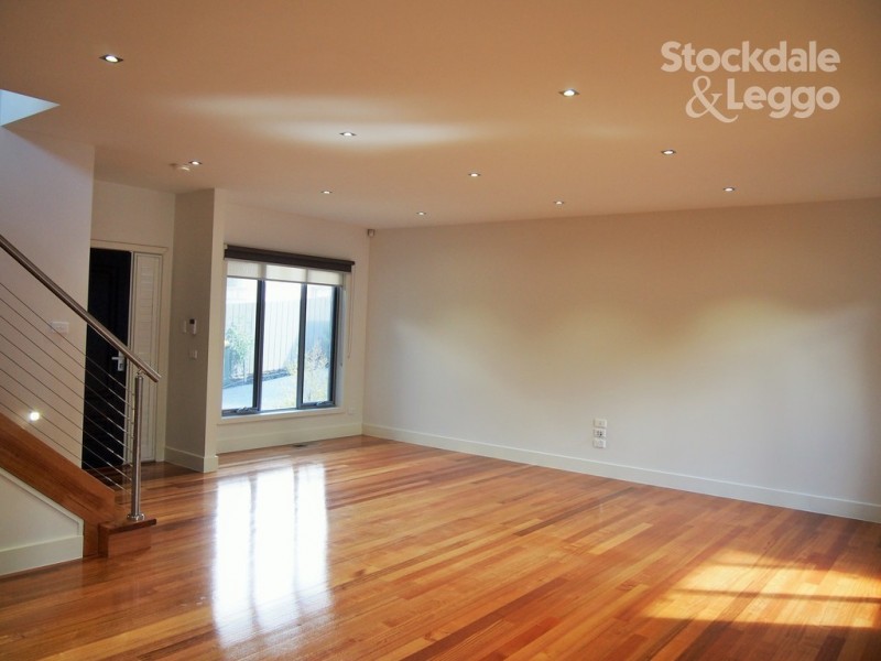 2/6 Ireland Avenue, Doncaster East VIC 3109