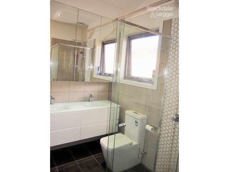 2/6 Ireland Avenue, Doncaster East VIC 3109