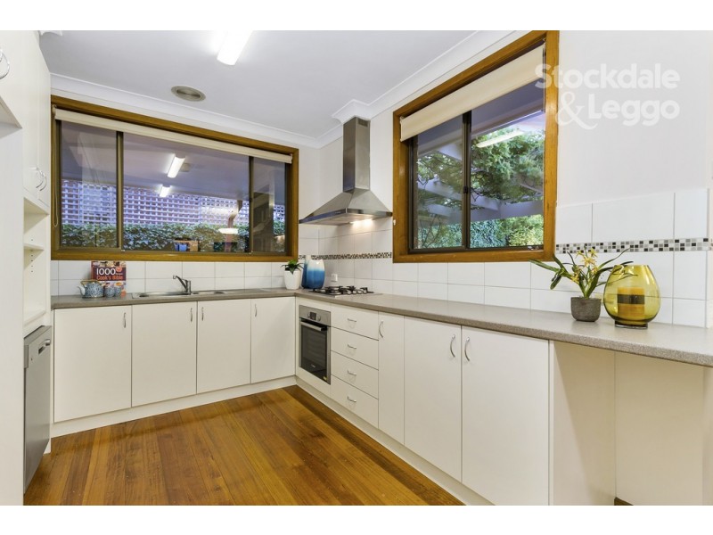 8 Crockerton Court, Blackburn South VIC 3130