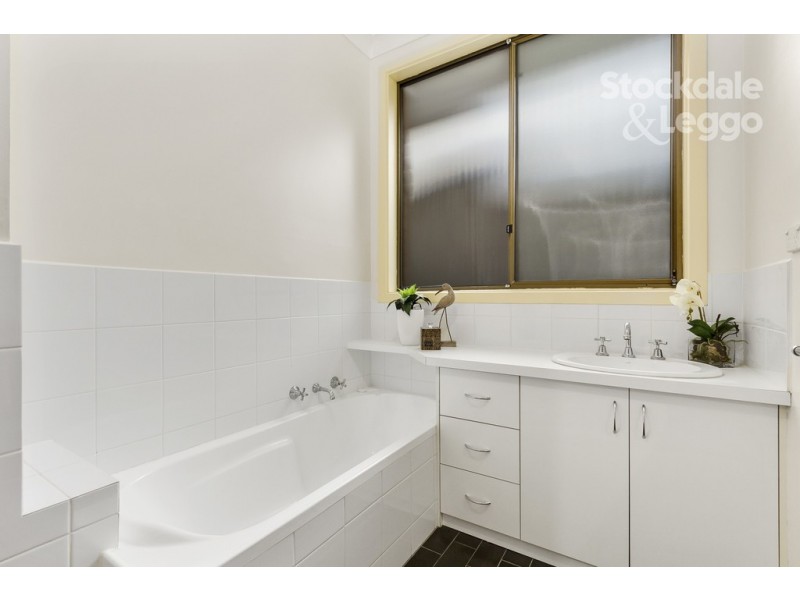 8 Crockerton Court, Blackburn South VIC 3130