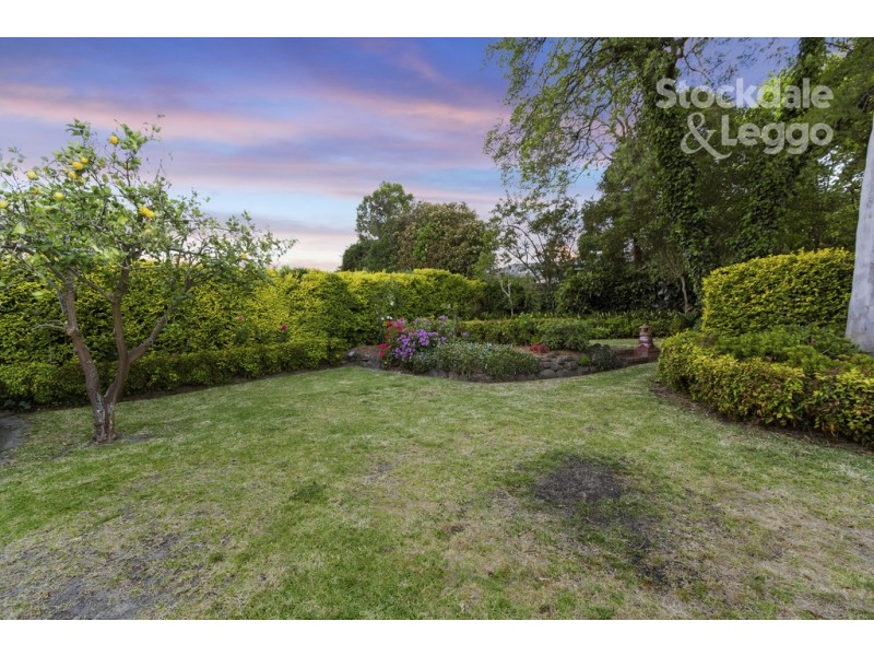 8 Crockerton Court, Blackburn South VIC 3130