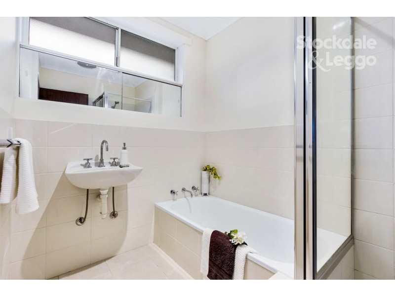 2/15 Central Avenue, Burwood VIC 3125