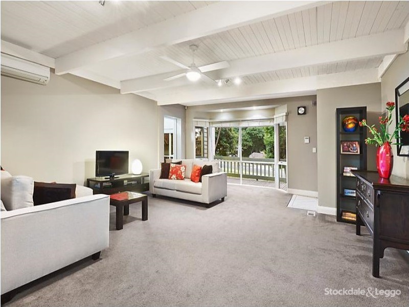 9 Halls Parade, Mitcham VIC 3132