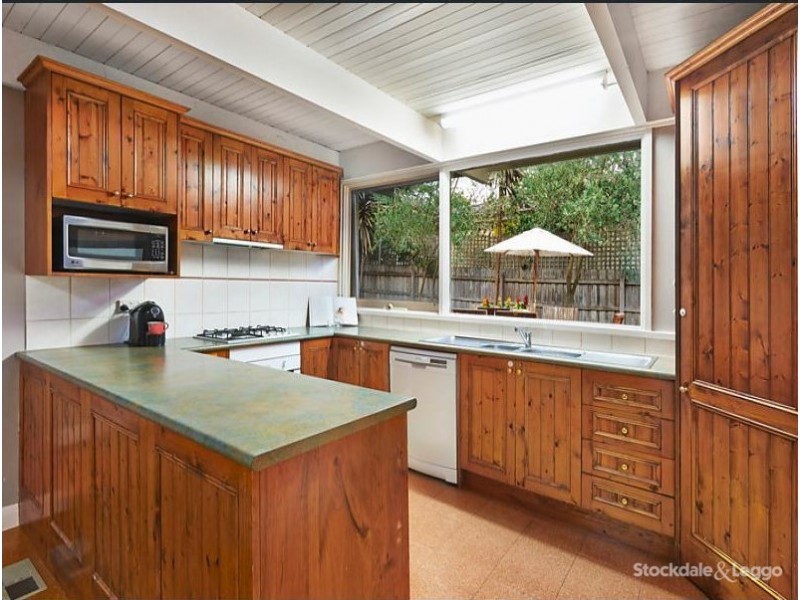 9 Halls Parade, Mitcham VIC 3132