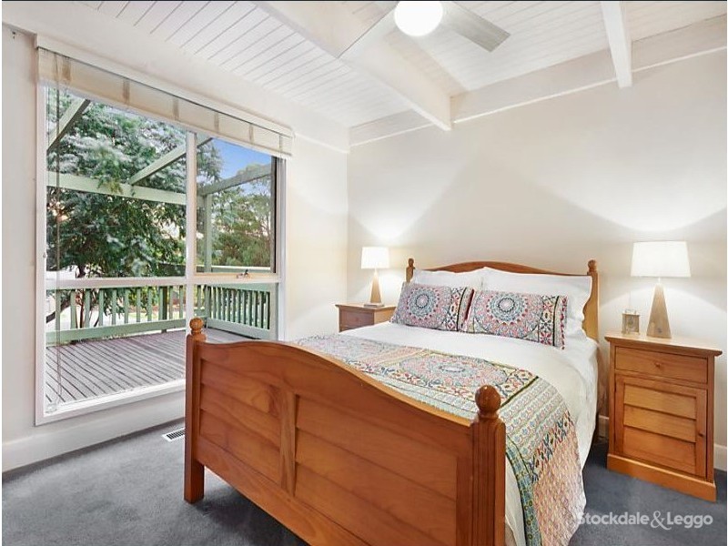 9 Halls Parade, Mitcham VIC 3132