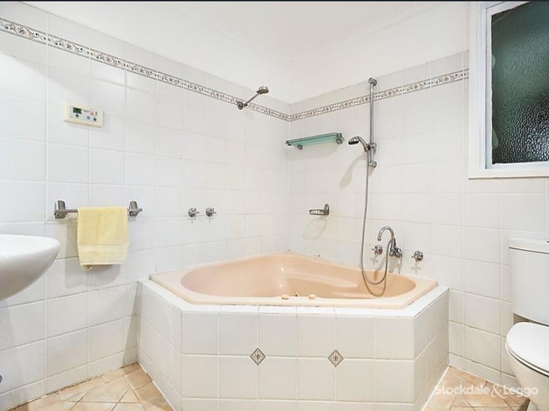 9 Halls Parade, Mitcham VIC 3132