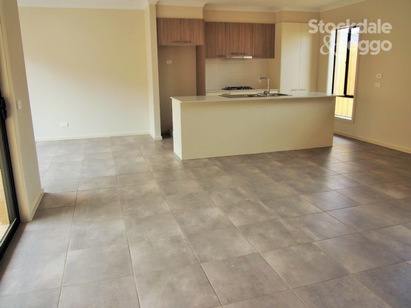 18 White Flats Terrace, Croydon VIC 3136