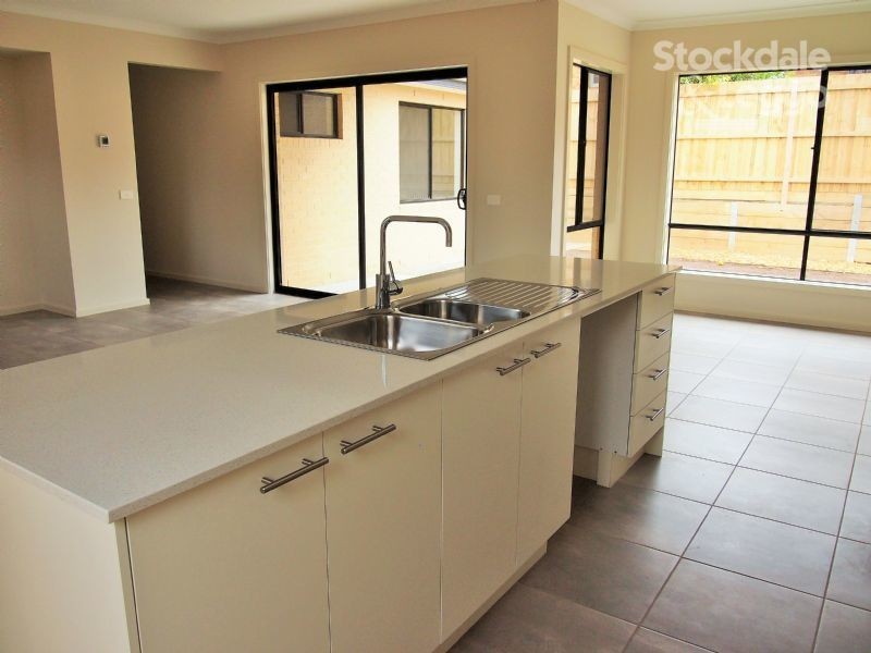 18 White Flats Terrace, Croydon VIC 3136