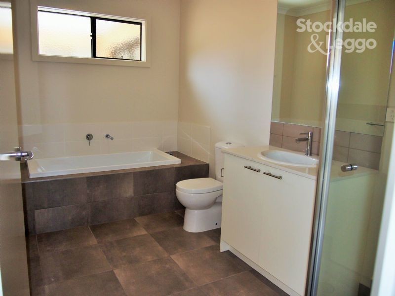 18 White Flats Terrace, Croydon VIC 3136