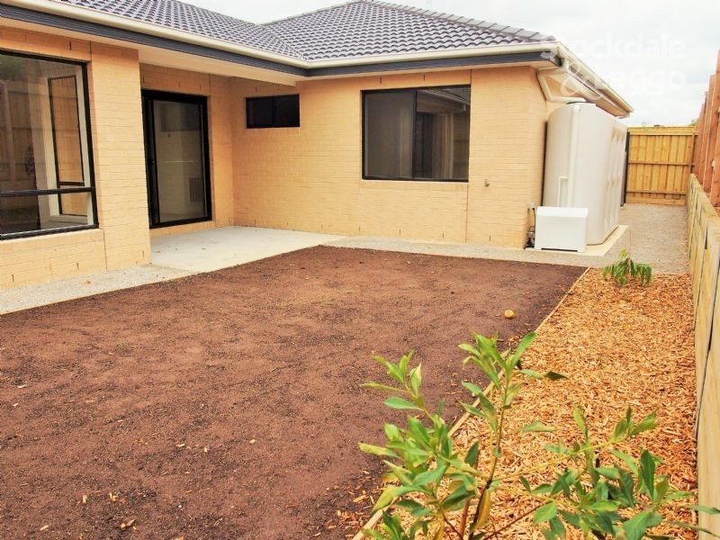 18 White Flats Terrace, Croydon VIC 3136