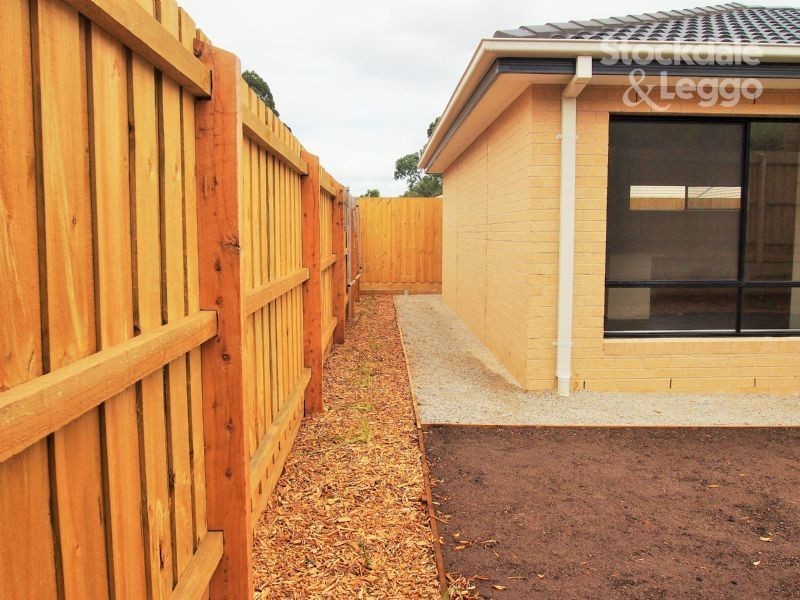 18 White Flats Terrace, Croydon VIC 3136