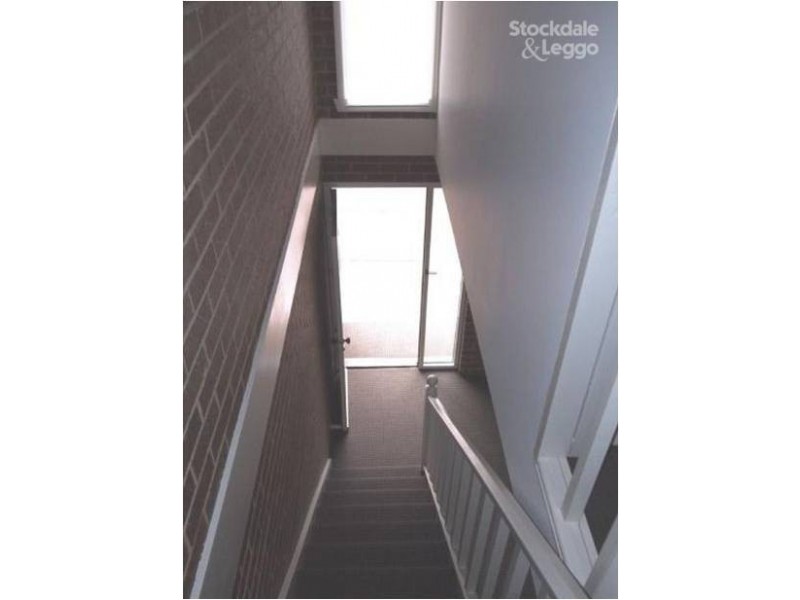 2/9 Station Street, Blackburn VIC 3130