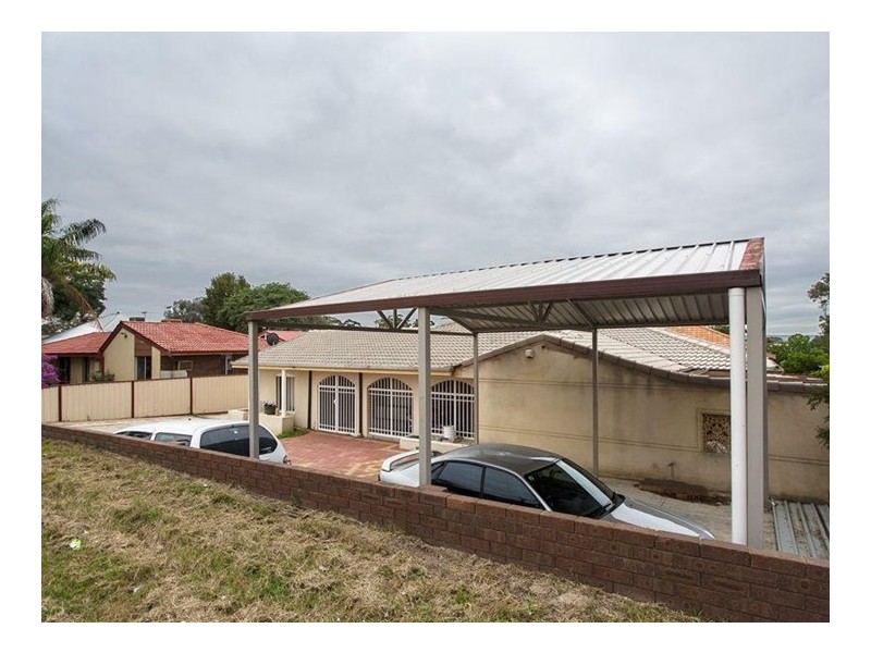 24 Spring road, Thornlie WA 6108