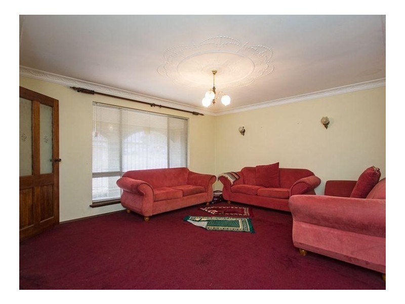 24 Spring road, Thornlie WA 6108