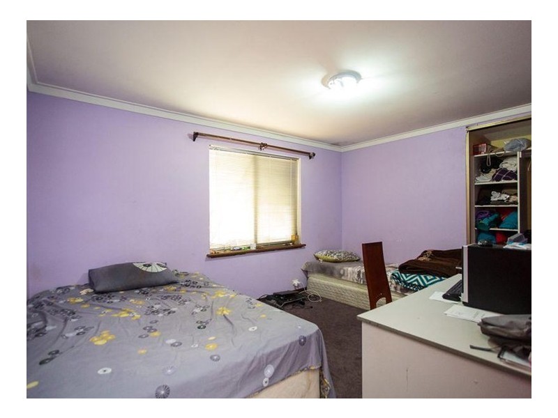 24 Spring road, Thornlie WA 6108