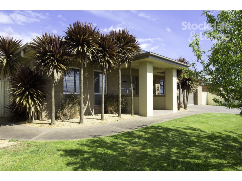 12 Carr Avenue, Leongatha VIC 3953