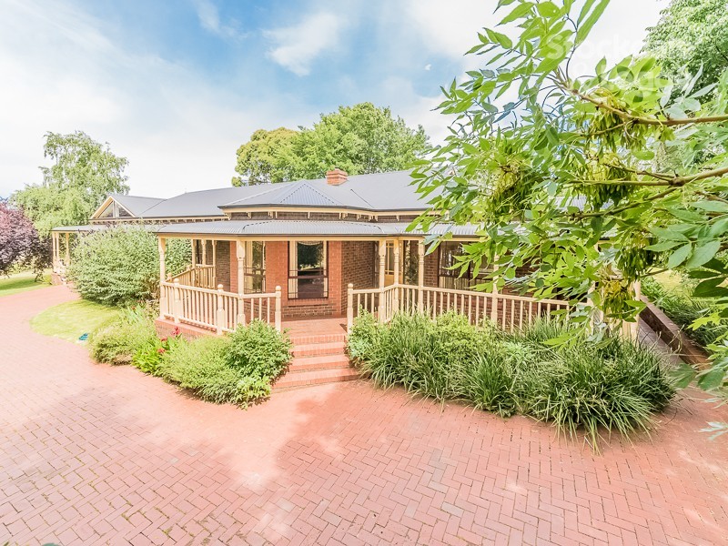 10 Louise Simon Court, Leongatha VIC 3953