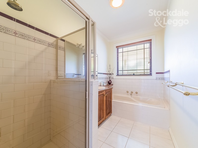 10 Louise Simon Court, Leongatha VIC 3953