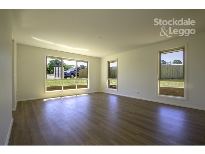 8 Willow Grove, Leongatha VIC 3953