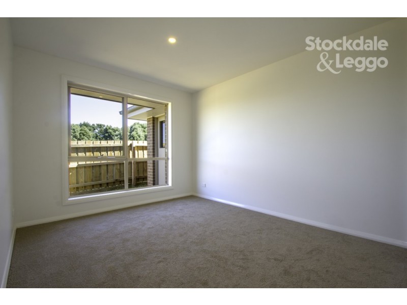 8 Willow Grove, Leongatha VIC 3953