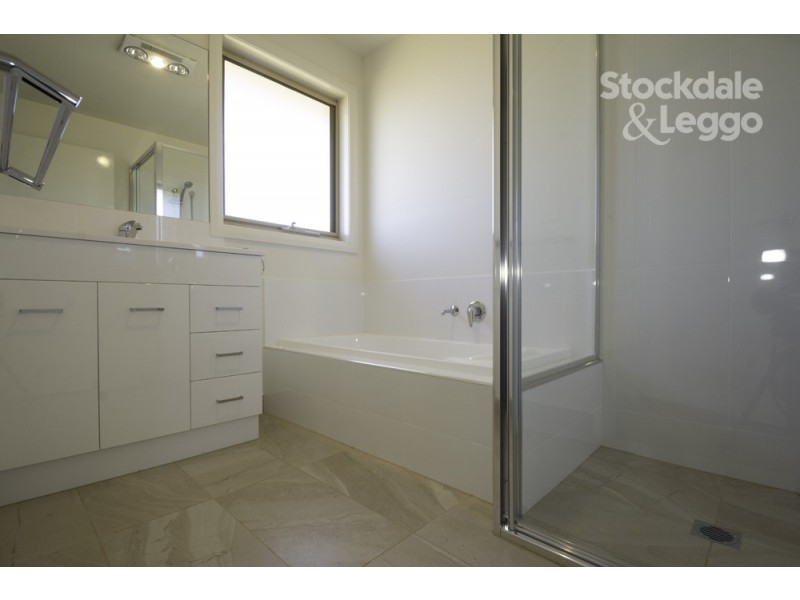 8 Willow Grove, Leongatha VIC 3953