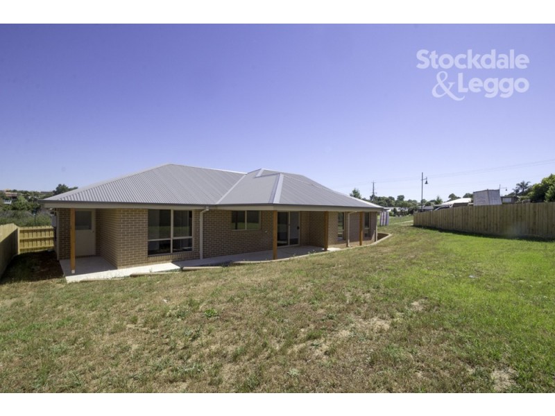 8 Willow Grove, Leongatha VIC 3953