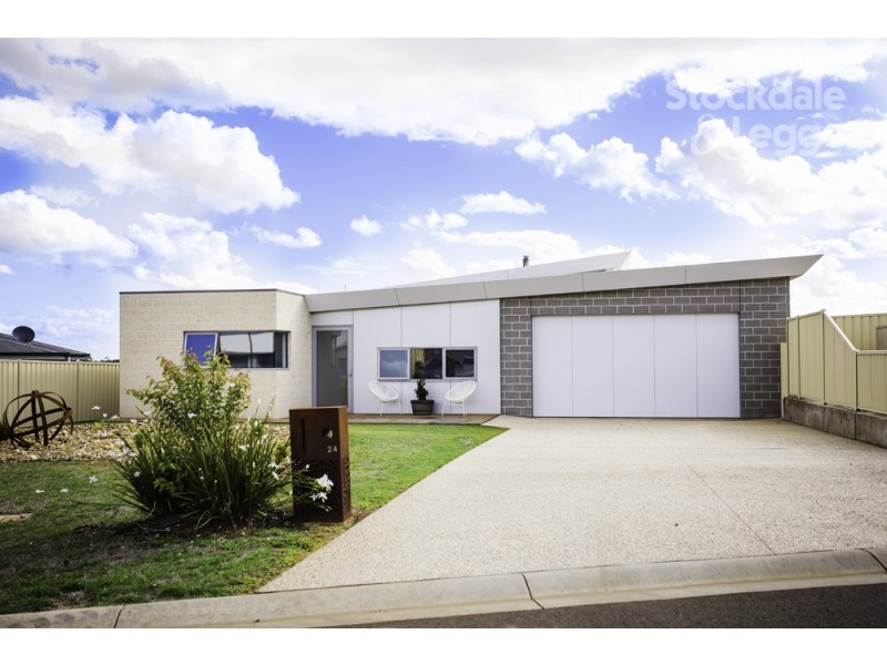 24 Carr Avenue, Leongatha VIC 3953