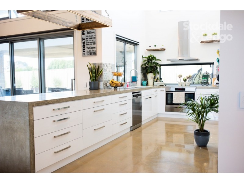 24 Carr Avenue, Leongatha VIC 3953