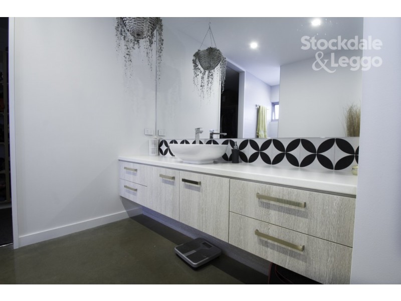 24 Carr Avenue, Leongatha VIC 3953