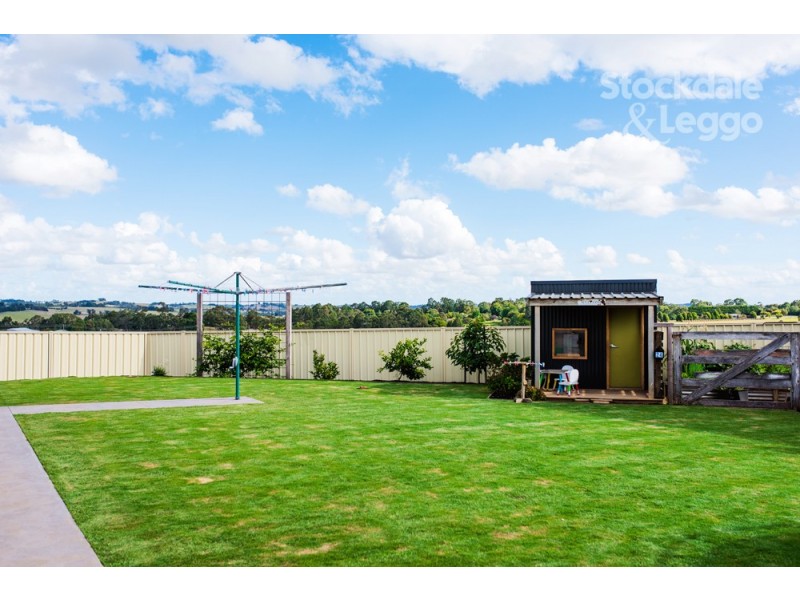 24 Carr Avenue, Leongatha VIC 3953